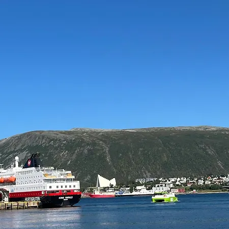 And Charming With Free Parking Daire Tromsø