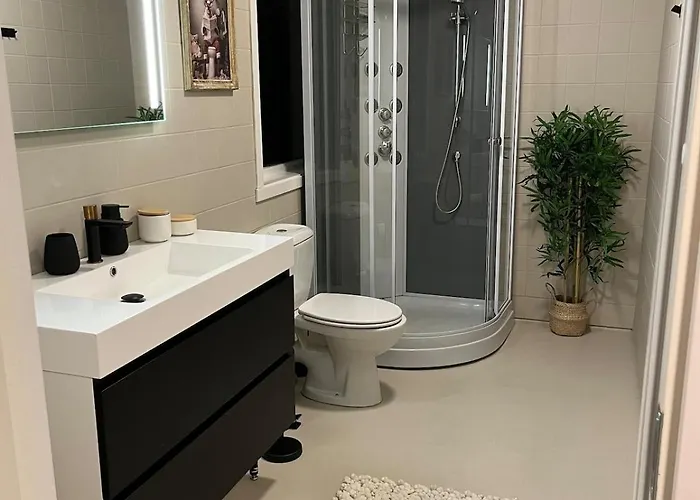 And Charming With Free Parking