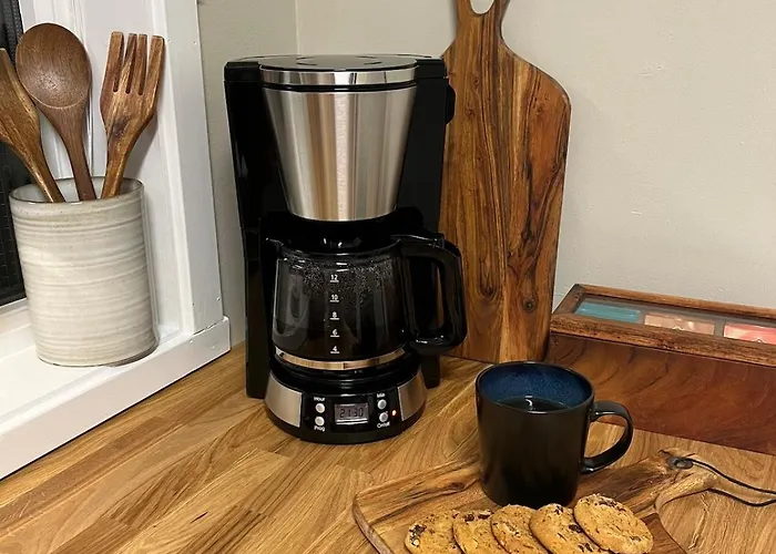 And Charming With Free Parking *